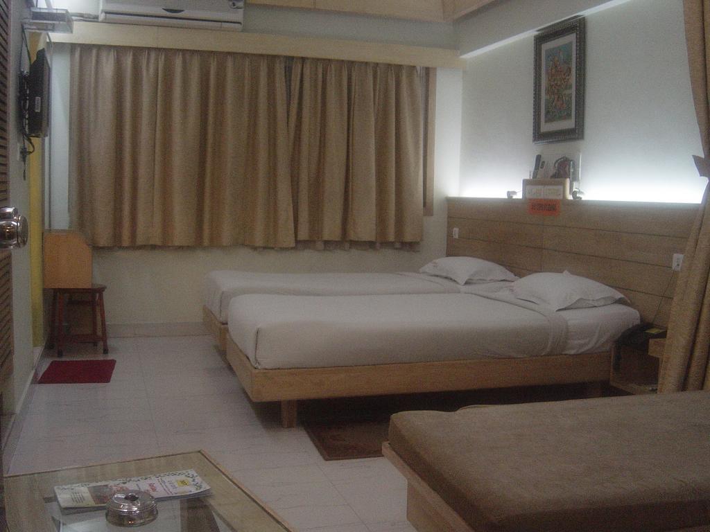 Parklane Hotel Mysore Ngoại thất bức ảnh
