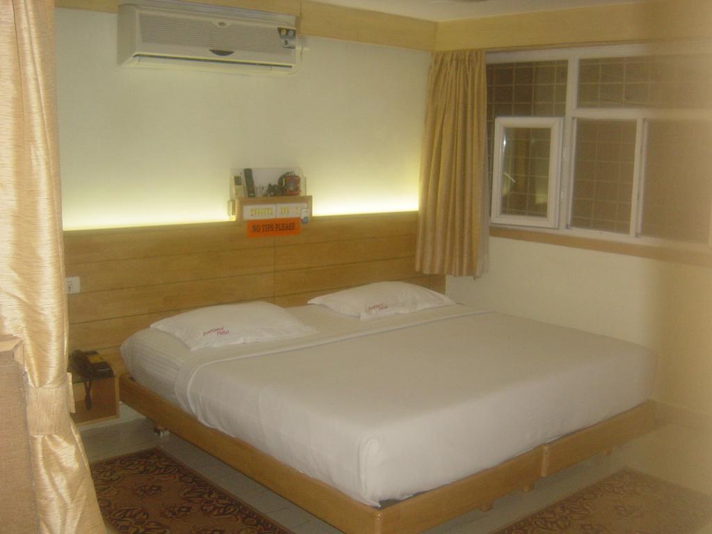 Parklane Hotel Mysore Ngoại thất bức ảnh