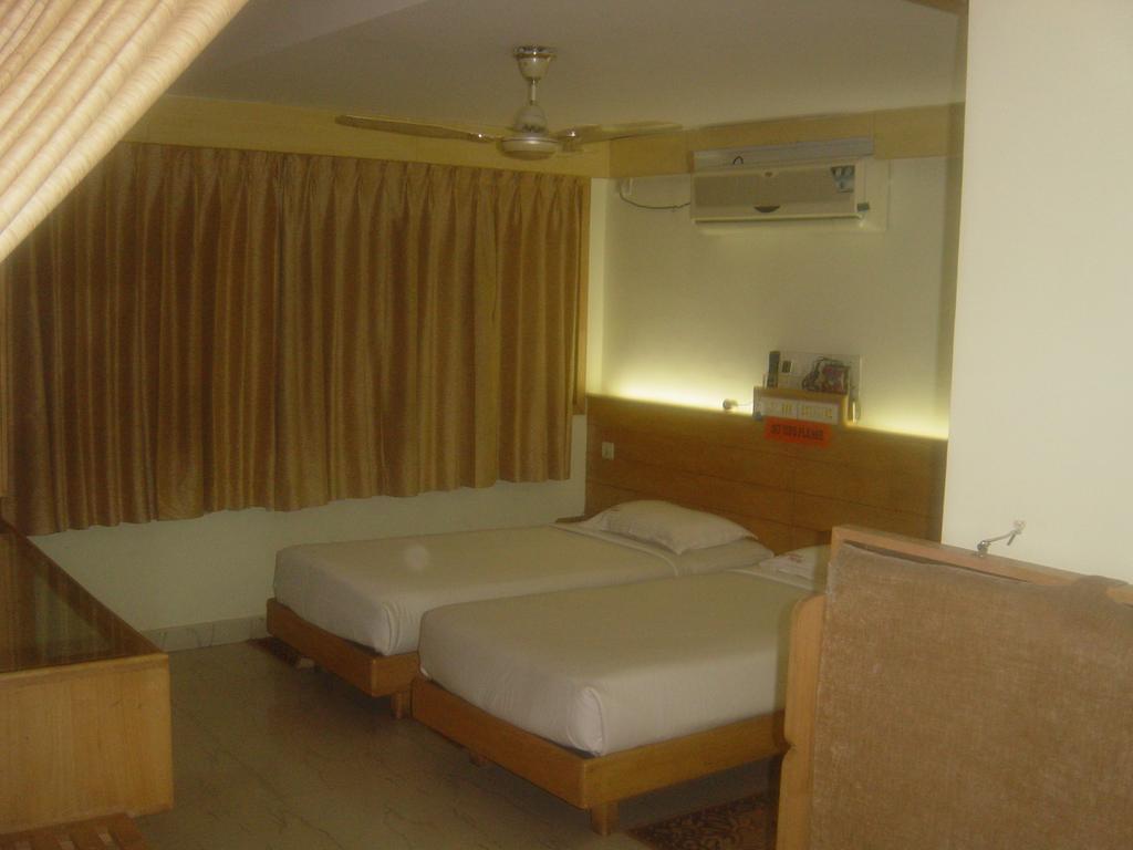 Parklane Hotel Mysore Ngoại thất bức ảnh